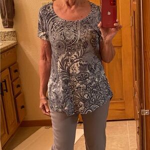 10/10$ Bundle 10 (4-5$) items for 10$. Style & Co. Black & White Paisley top